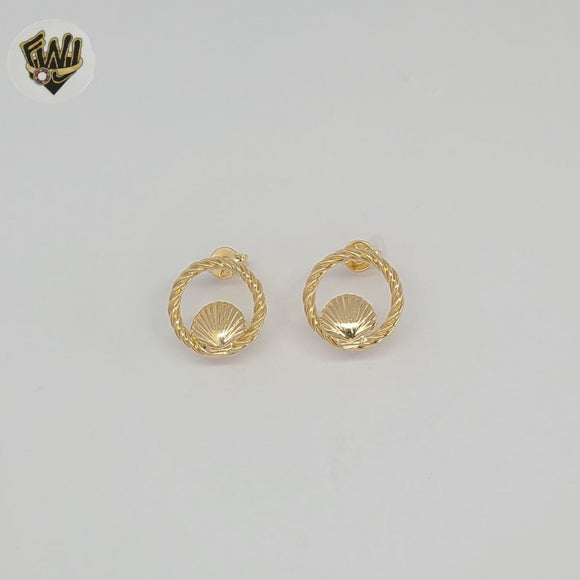 (1-1108-4) Gold Laminate - Shell Stud Earrings - BGF