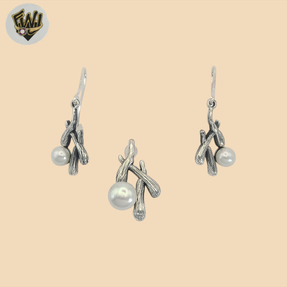 (2-6809) 925 Sterling Silver -Pearl Set.